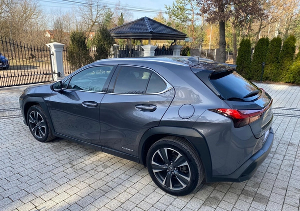 Lexus UX cena 123500 przebieg: 32000, rok produkcji 2021 z Szczekociny małe 781